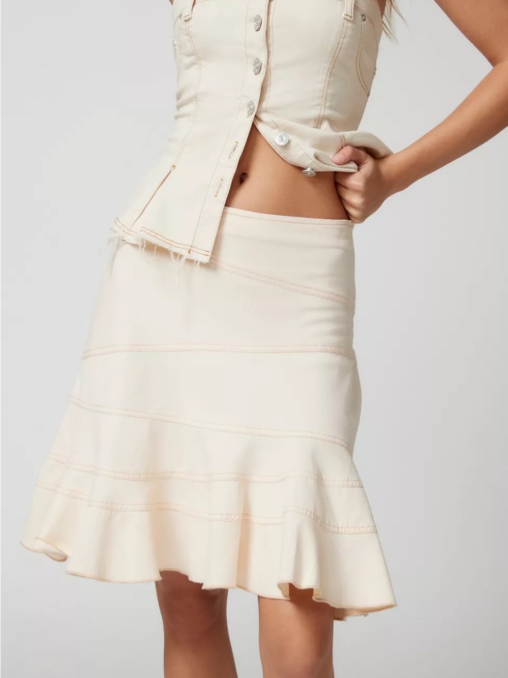 Nwot Urban Outfitters millie fluted cream Denim Ruffle Hem Skirt